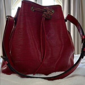 LOUIS VUITTON Vintage Bag – Priced Accordingly✨